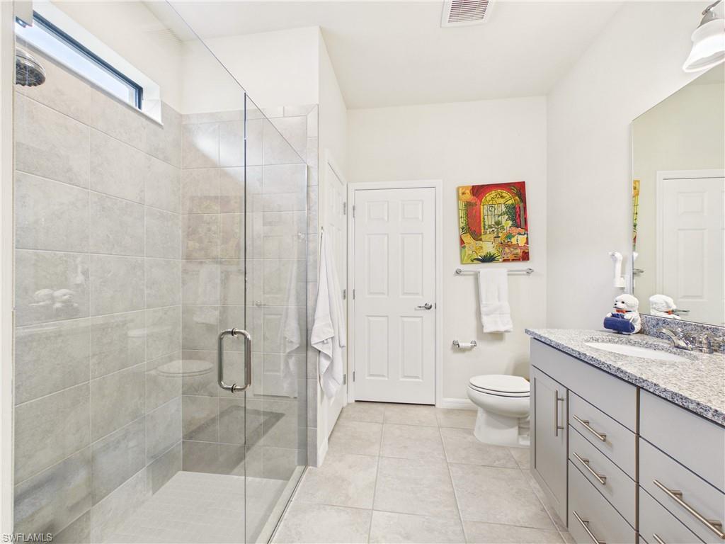 HAMPTON LAKES - Residential