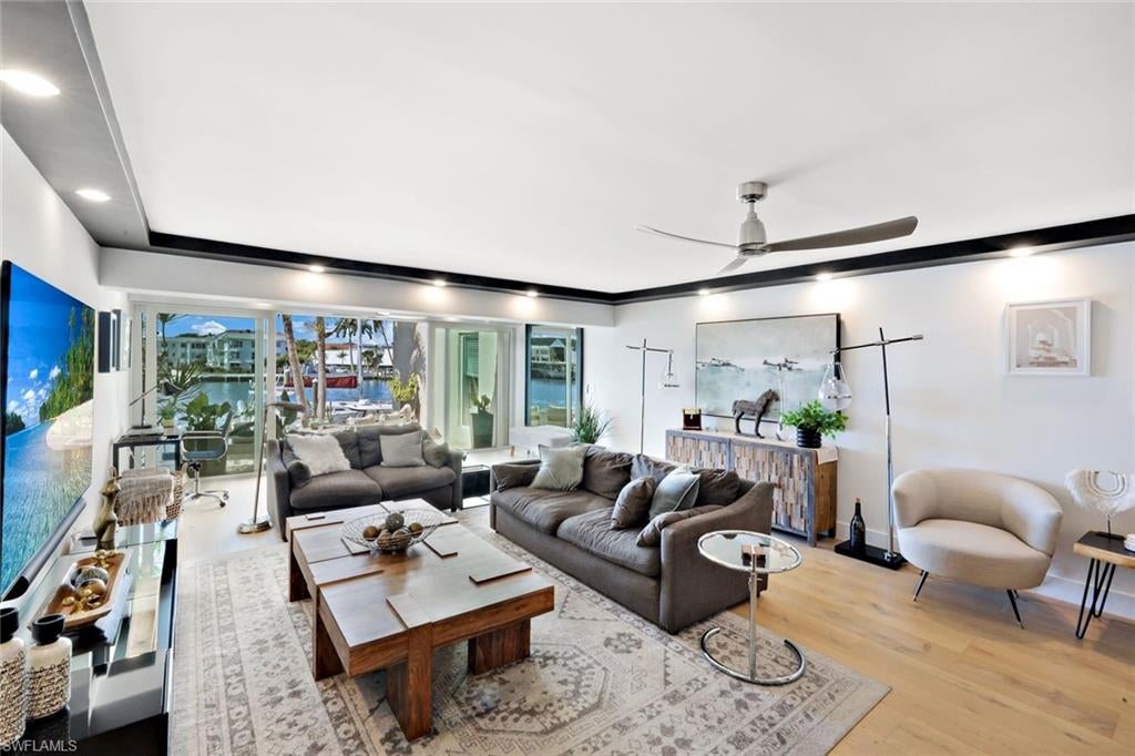 NAPLES BAY CLUB - Residential