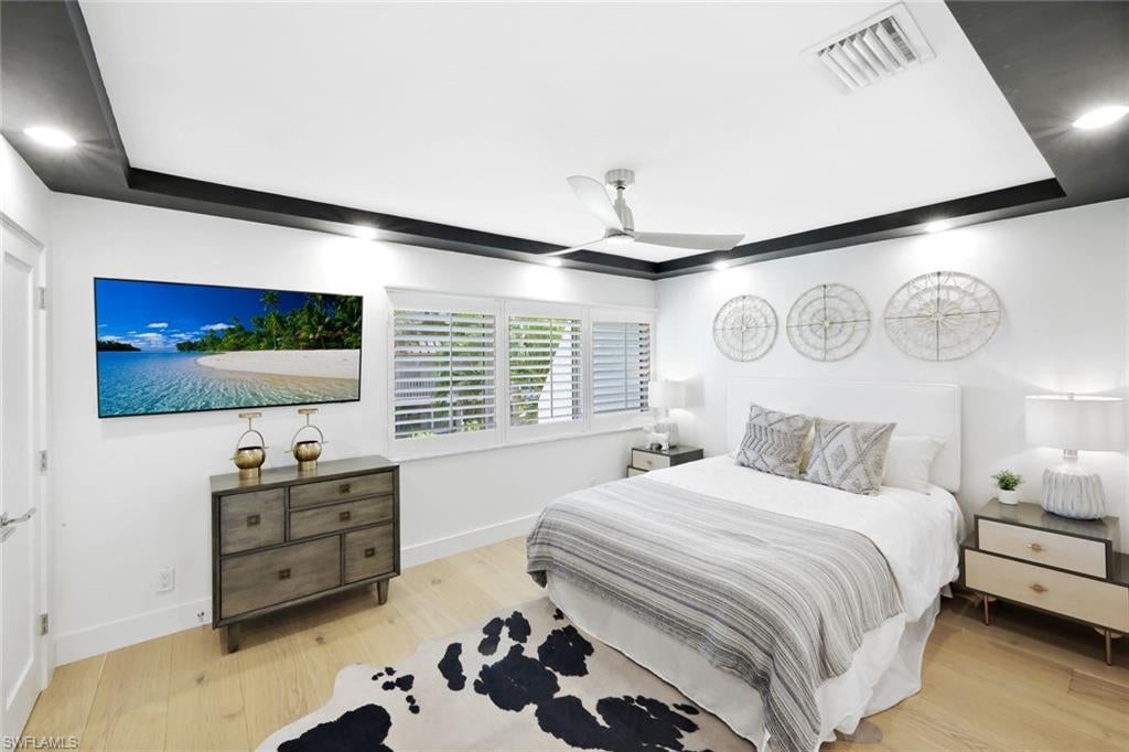 NAPLES BAY CLUB - Residential