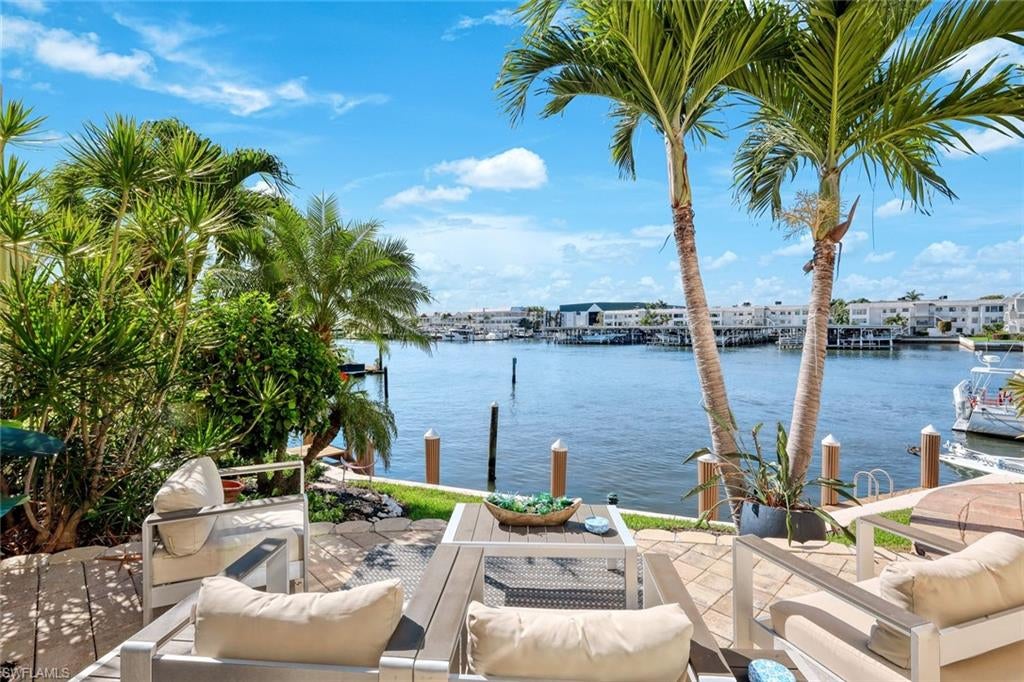 NAPLES BAY CLUB - Residential