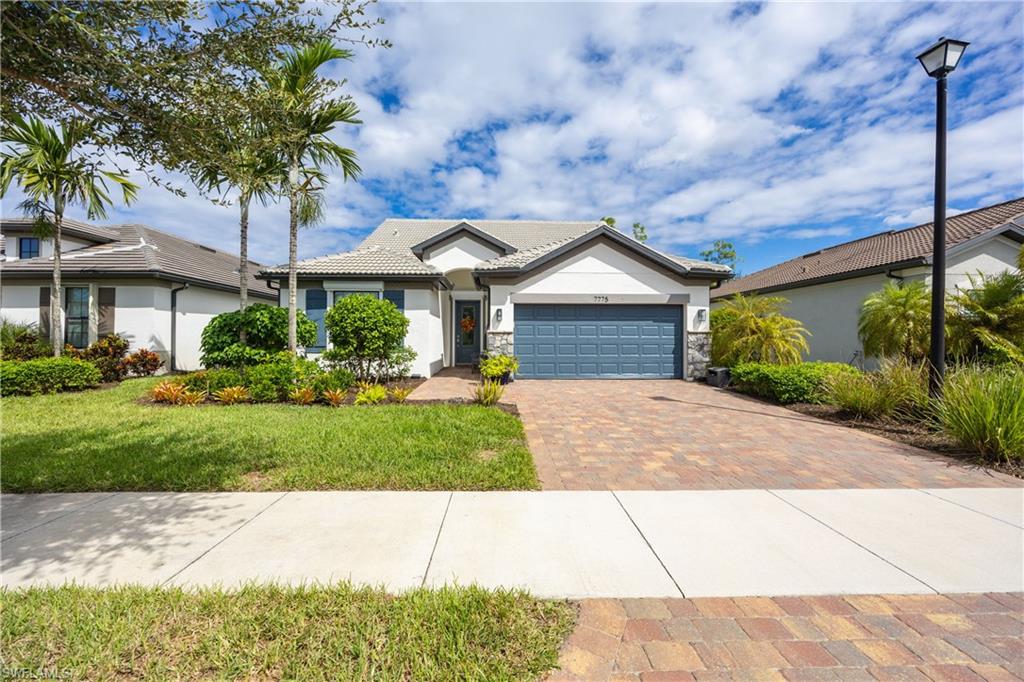 WINDING CYPRESS - Residential