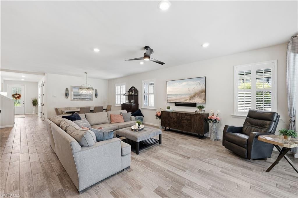 WINDING CYPRESS - Residential