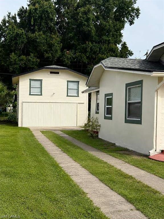 Private rear apartment available for monthly or seasonal rent. Main house also available for seasonal rent. This cozy unit offers a comfortable and private living space. Great location minutes away from Downtown Fort Myers with easy access to shopping, dining, major roads, and everything Fort Myers has to offer. Perfect for someone looking for a comfortable, affordable and convenient place to call home. This rental won't last! Schedule your showing today!