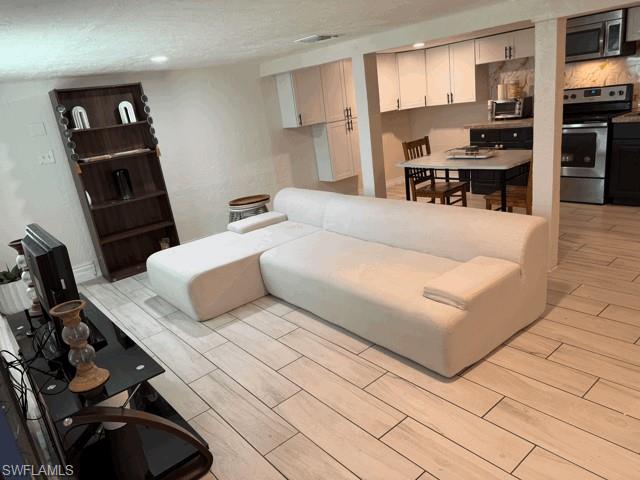 BAYSHORE GARDENS - Residential Lease