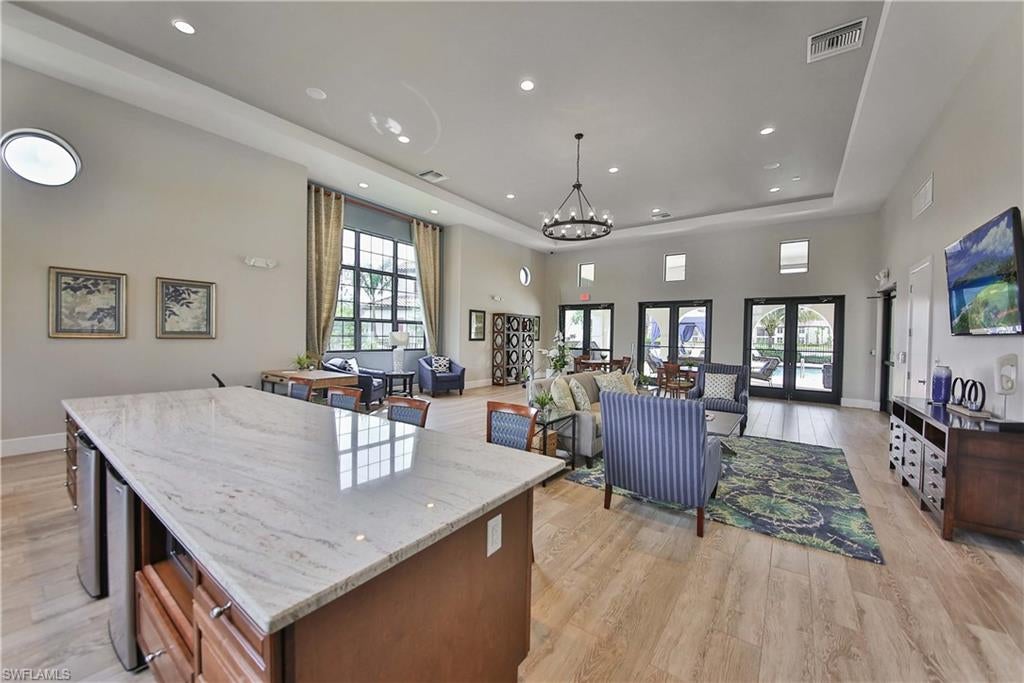COACH HOMES AT LIVINGSTON LAKES - Residential Lease