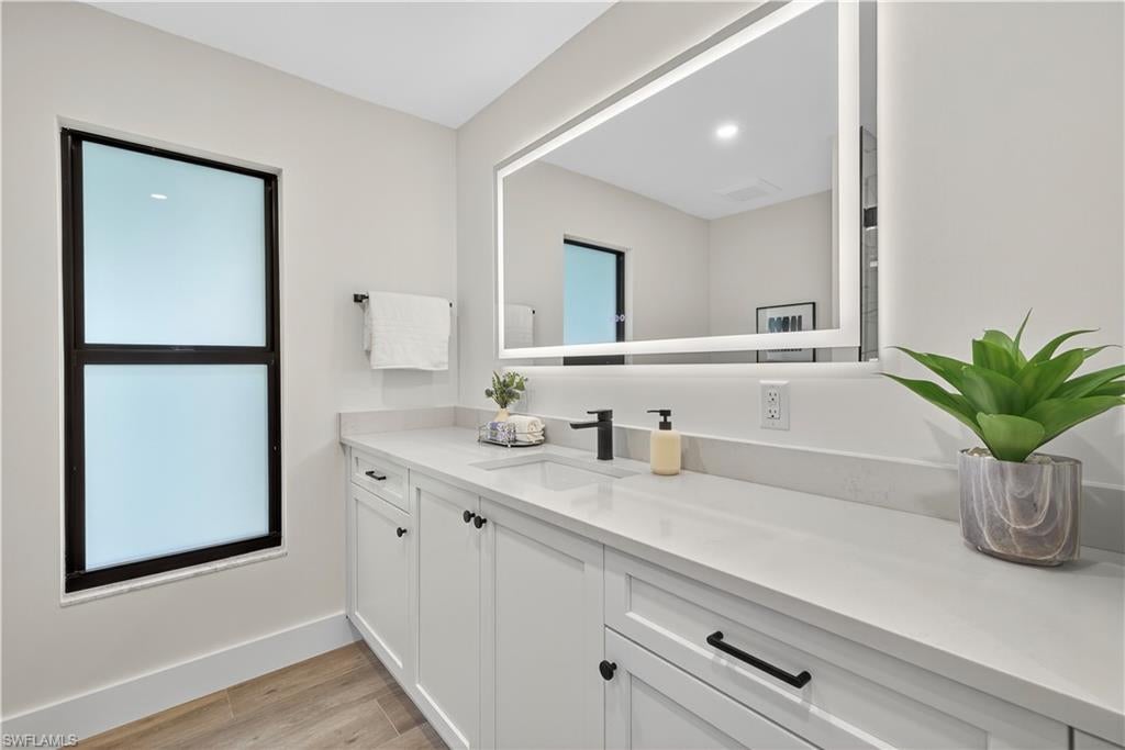 LONGSHORE LAKE - Residential