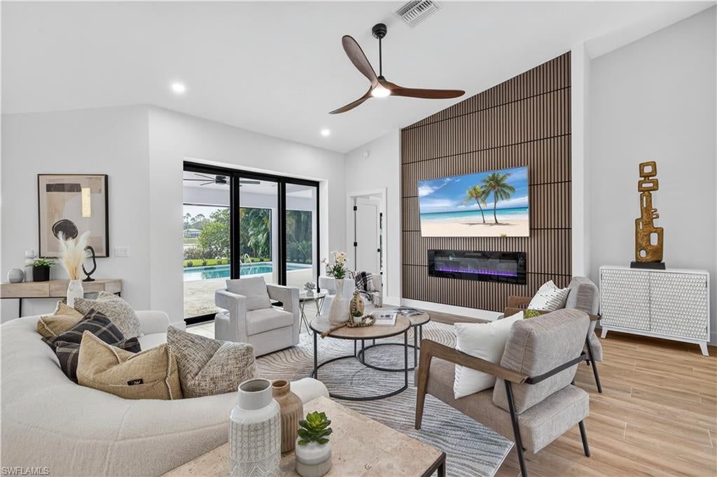 LONGSHORE LAKE - Residential