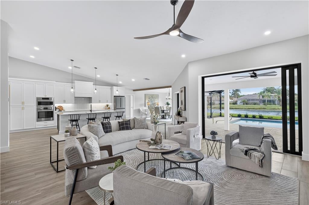 LONGSHORE LAKE - Residential