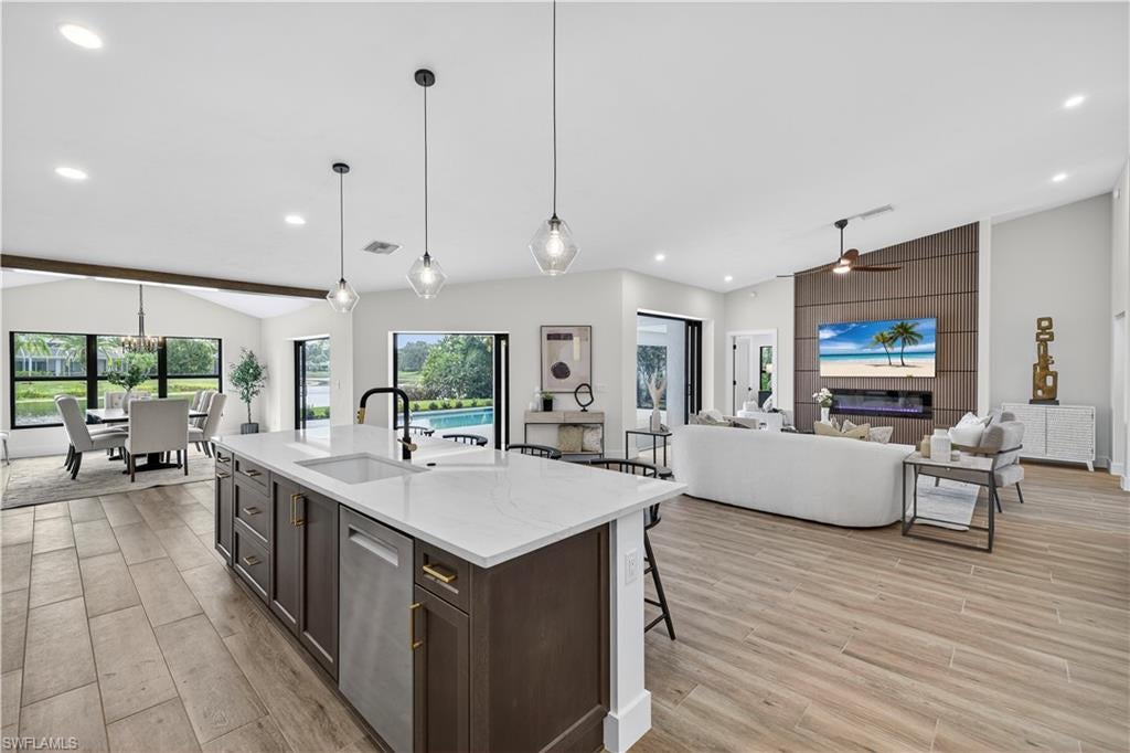 LONGSHORE LAKE - Residential