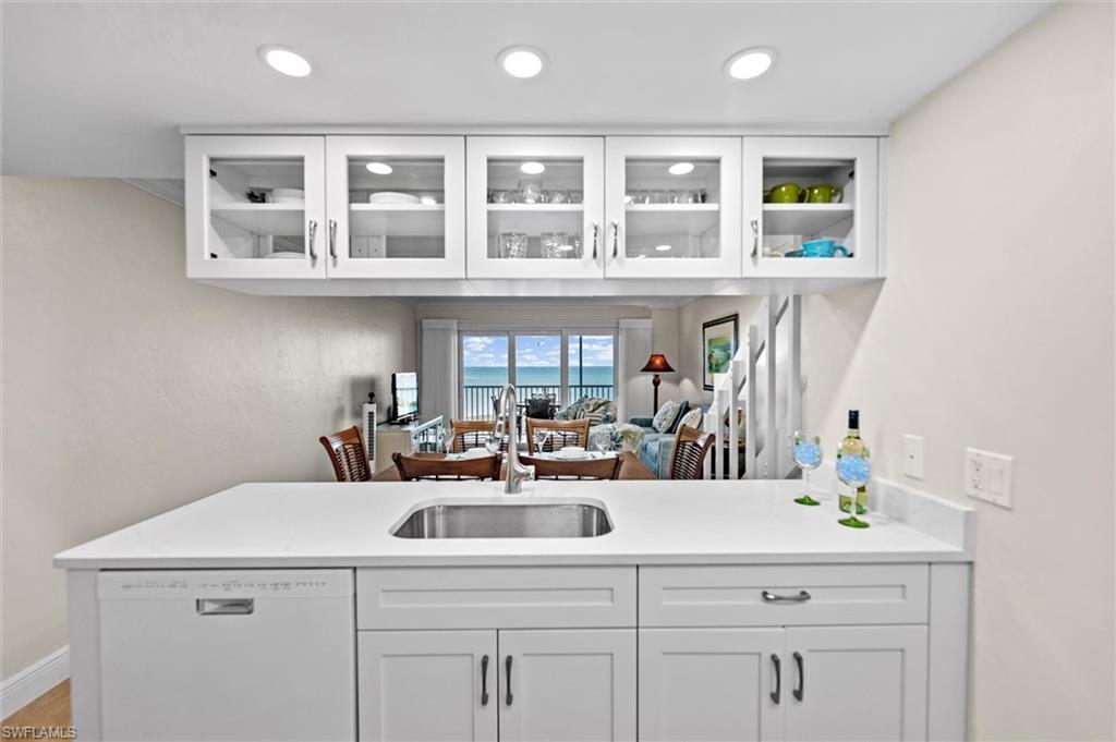 BAYSIDE VILLAS - Residential
