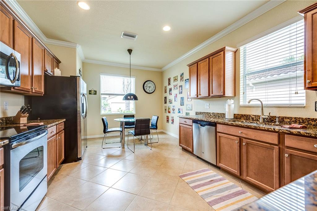 REFLECTION LAKES - Residential Lease