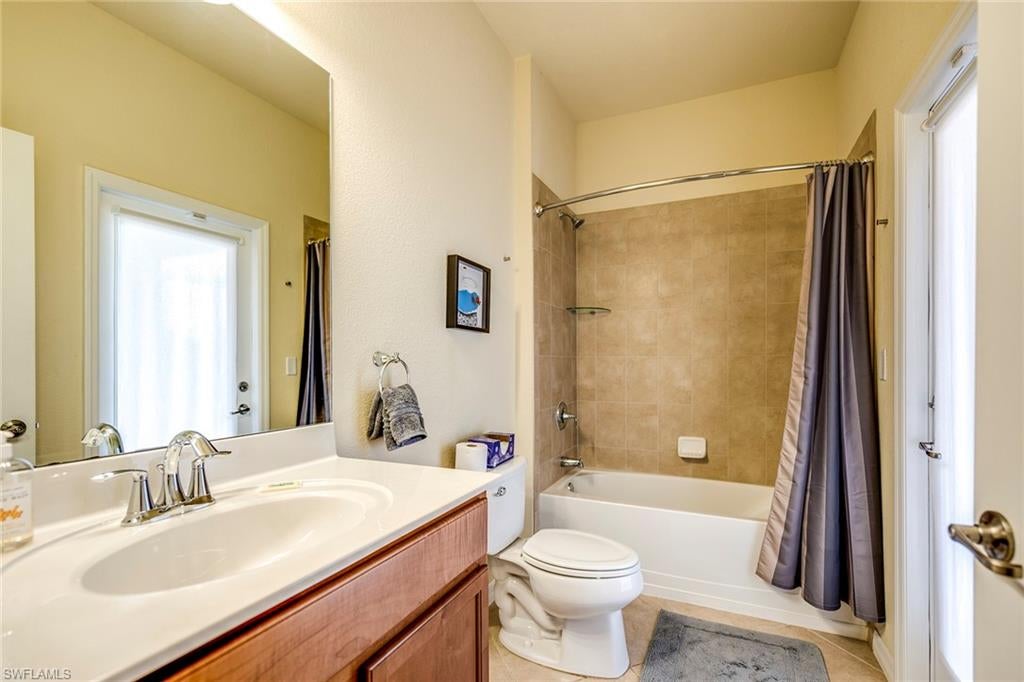 REFLECTION LAKES - Residential Lease