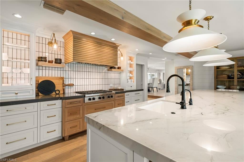 IONA SHORES - Residential