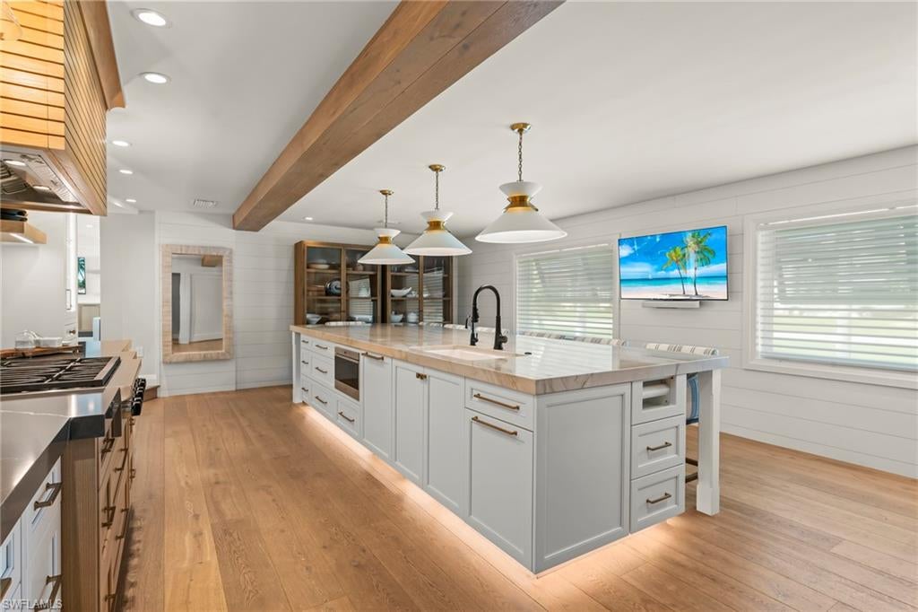 IONA SHORES - Residential