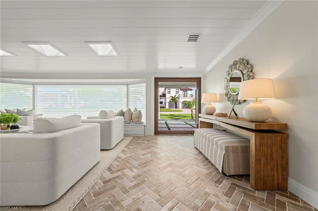 IONA SHORES - Residential