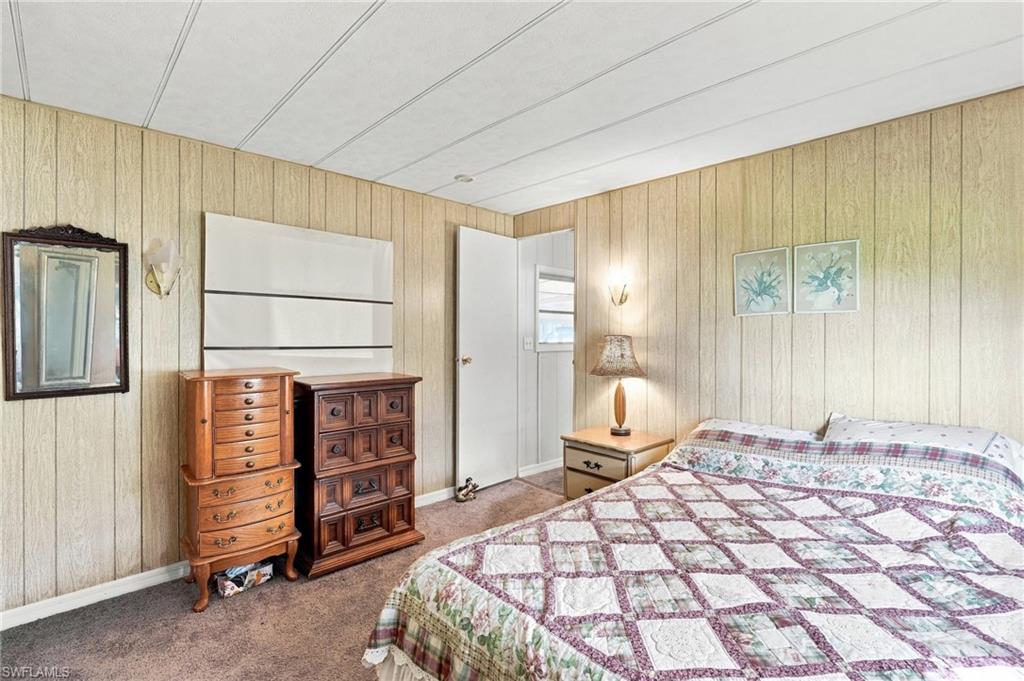HOLIDAY MANOR - Residential