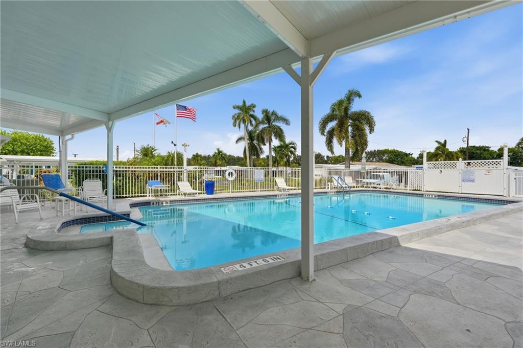 HOLIDAY MANOR - Residential