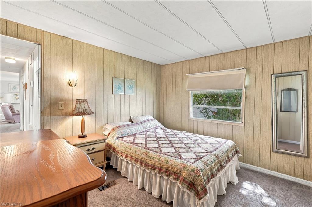 HOLIDAY MANOR - Residential
