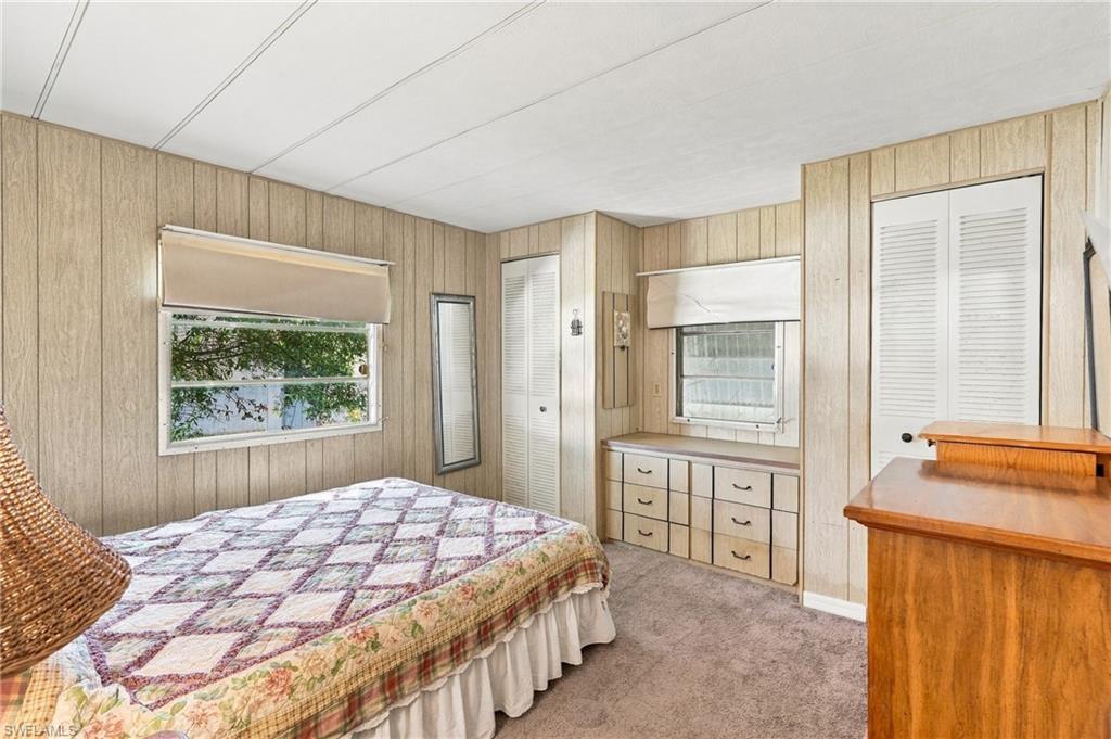 HOLIDAY MANOR - Residential