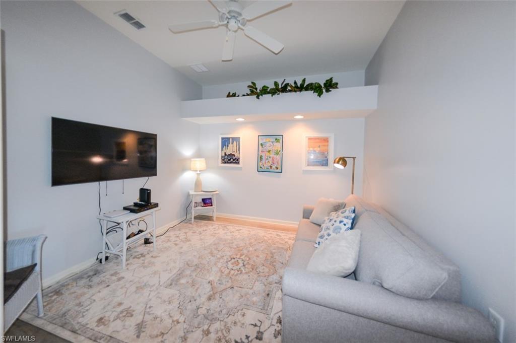 TWIN LAKES - Residential