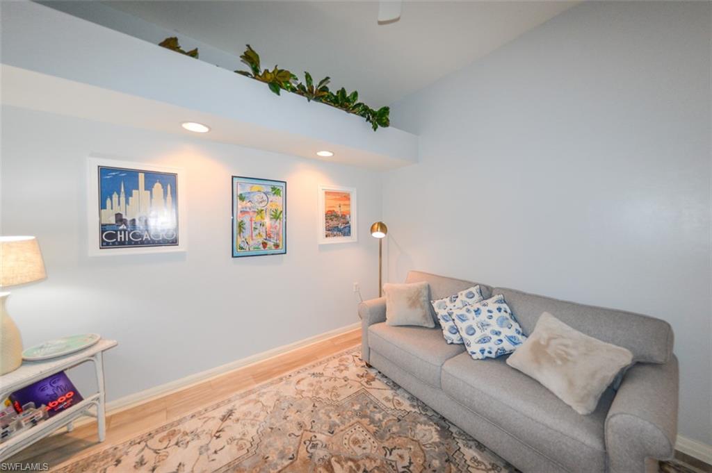 TWIN LAKES - Residential