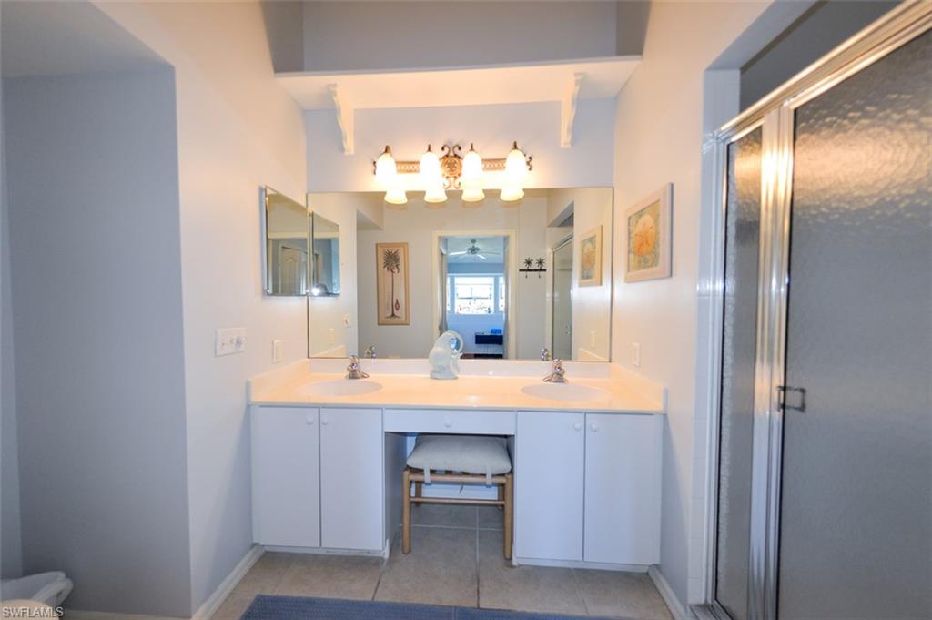TWIN LAKES - Residential
