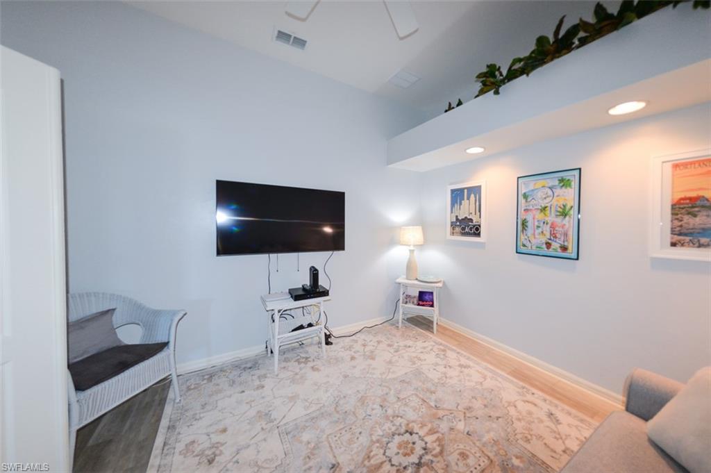TWIN LAKES - Residential
