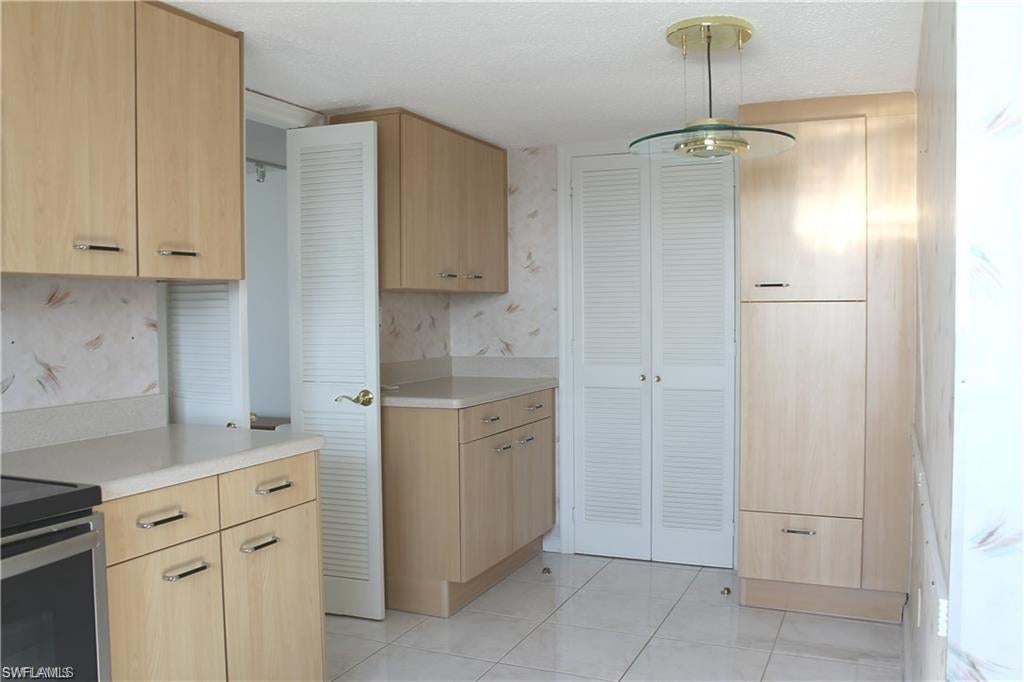 CRECIENTE CONDO NORTH - Residential