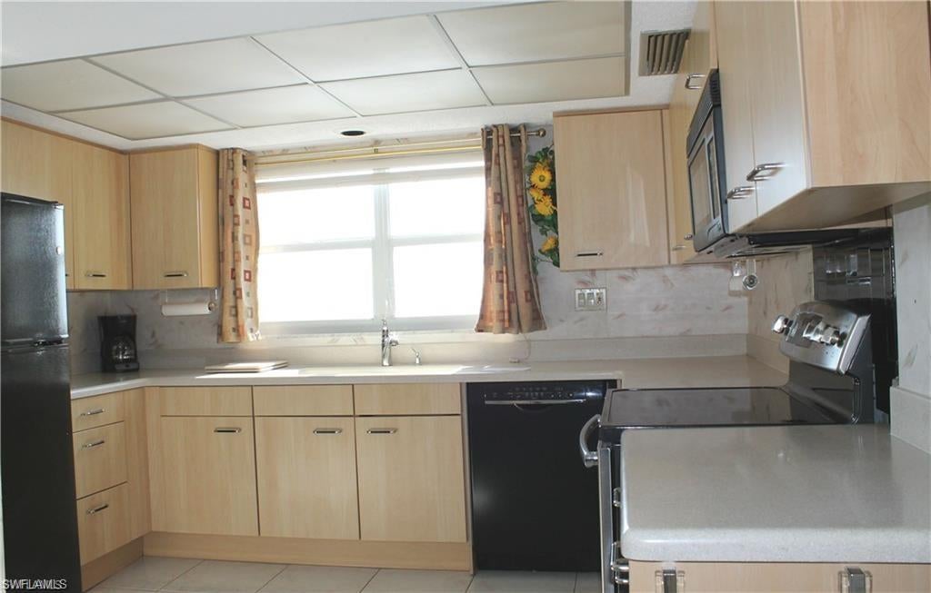 CRECIENTE CONDO NORTH - Residential