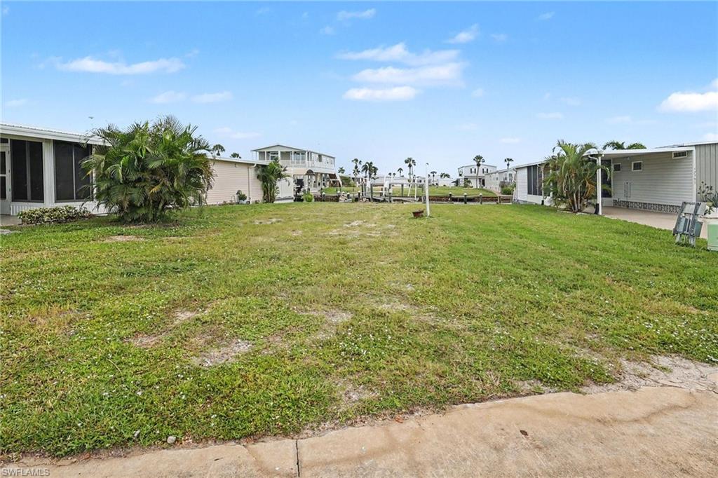 BAYSIDE ESTATES - Land