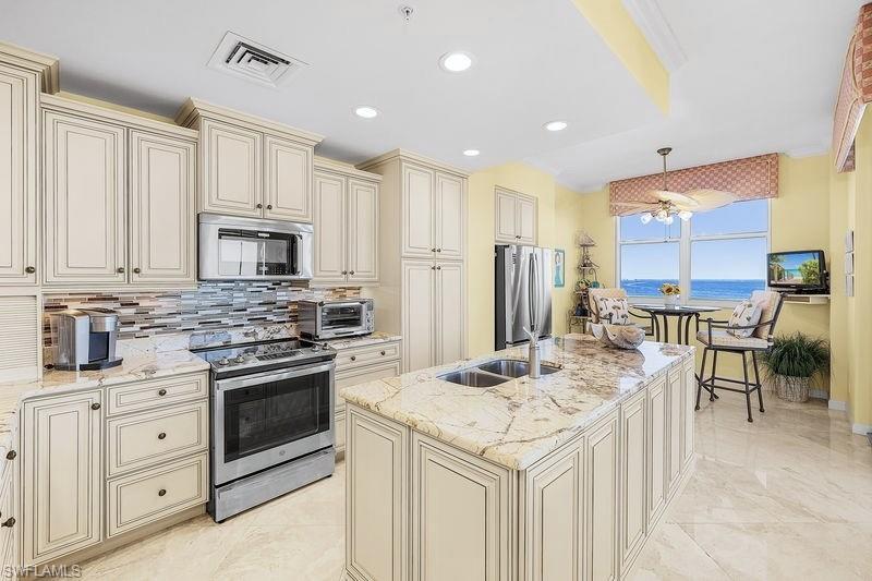 THE SHORES - Residential