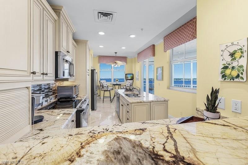 THE SHORES - Residential