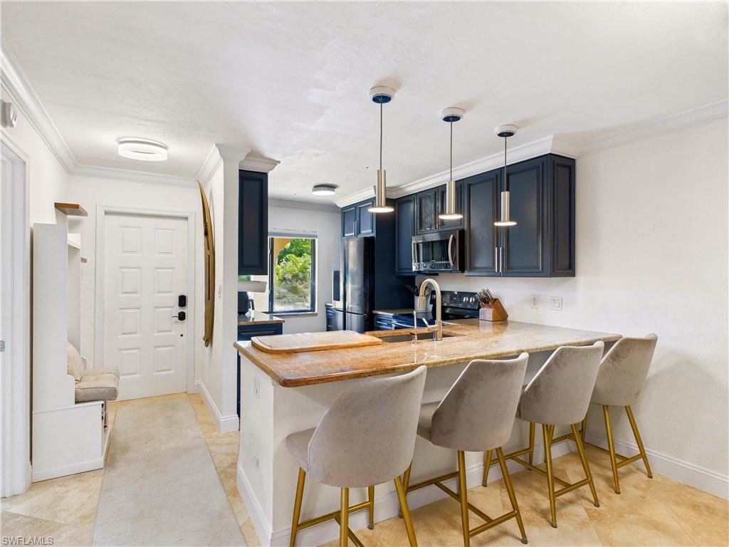 VILLANOVA COLONNADE CONDO - Residential