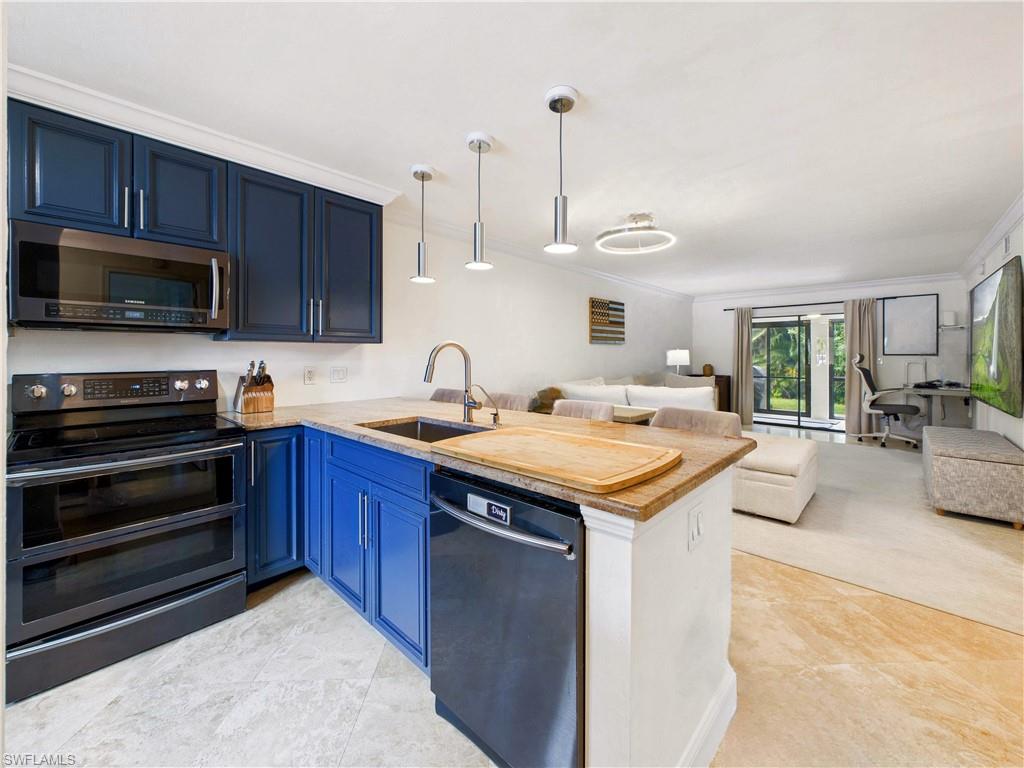 VILLANOVA COLONNADE CONDO - Residential