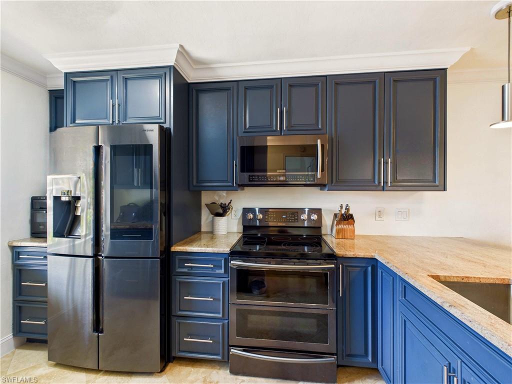 VILLANOVA COLONNADE CONDO - Residential
