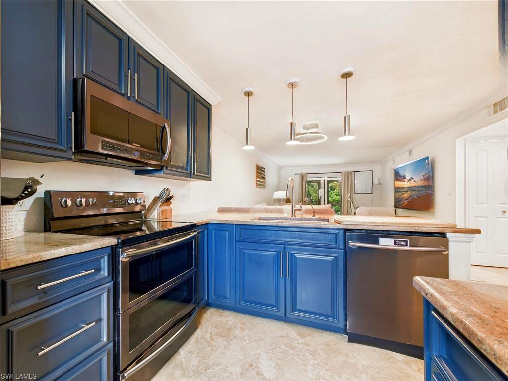 VILLANOVA COLONNADE CONDO - Residential