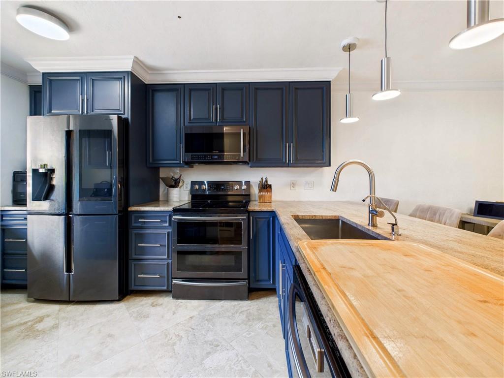 VILLANOVA COLONNADE CONDO - Residential