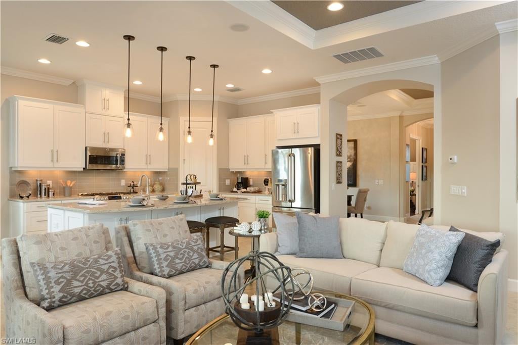 PEBBLE POINTE - Residential