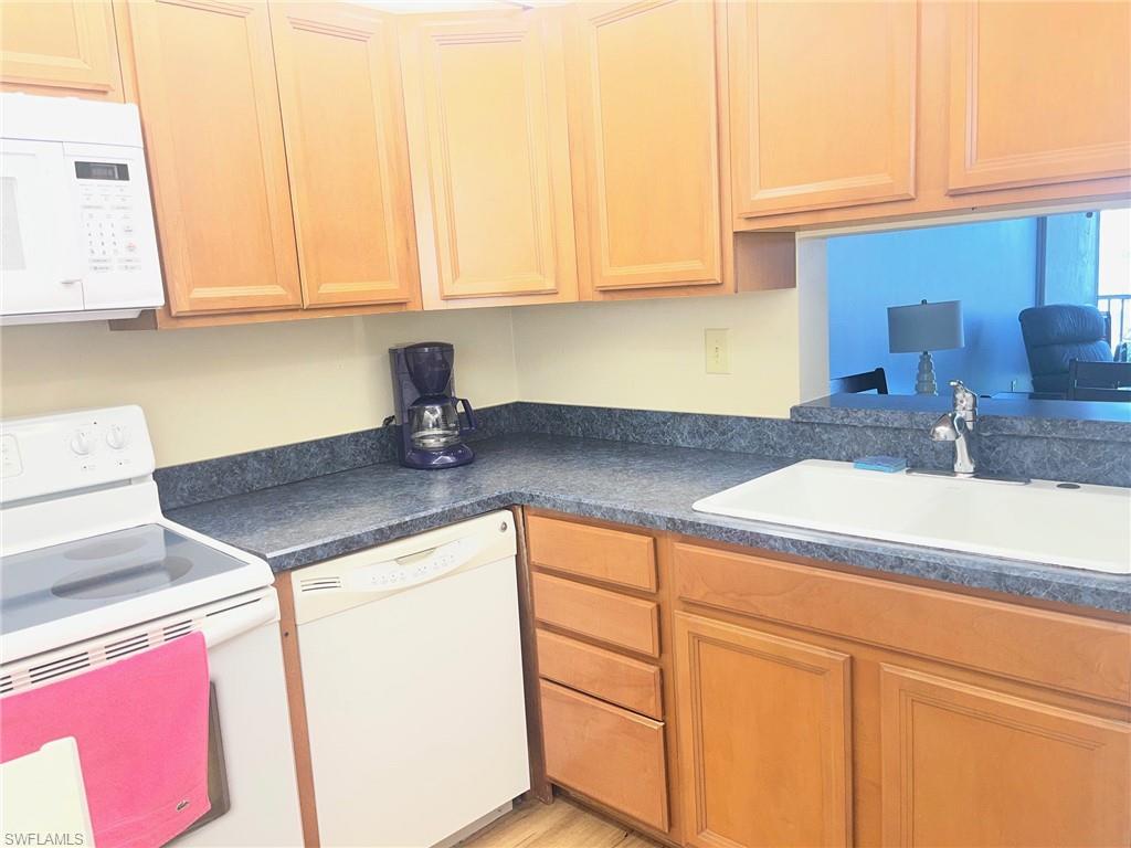 SEVEN LAKES - Residential