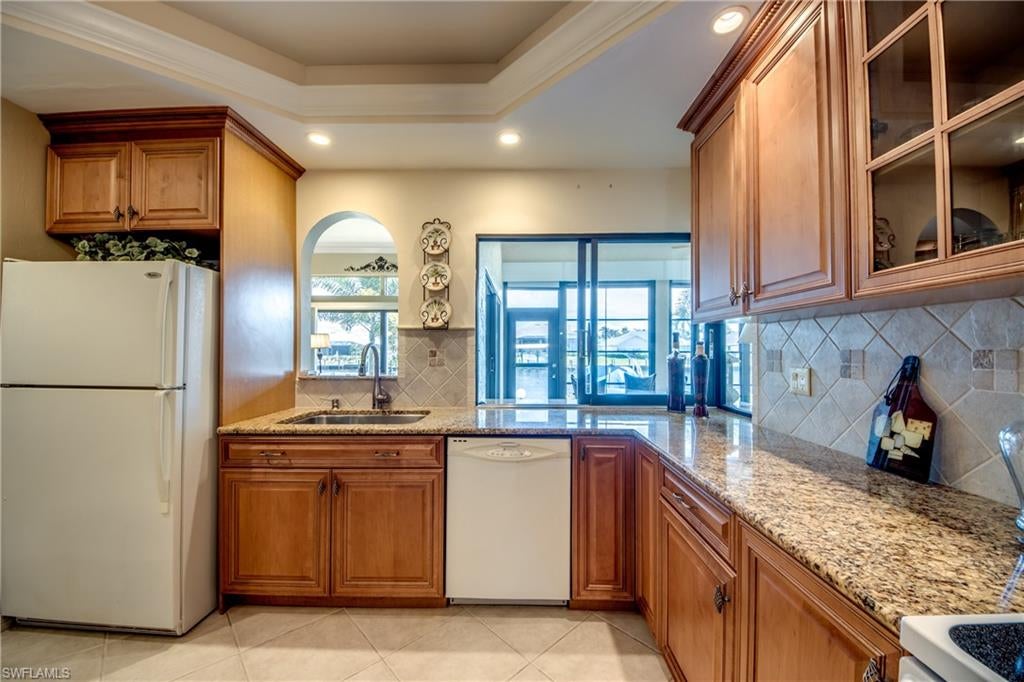 CAPSTAN CONDO - Residential