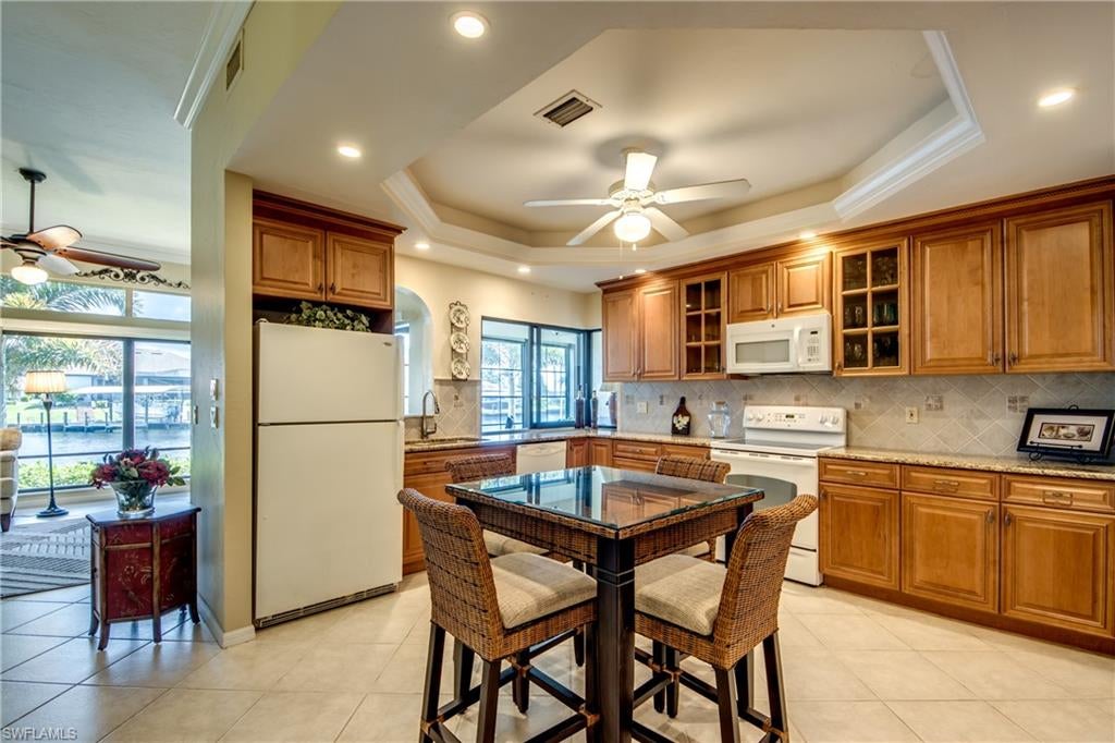 CAPSTAN CONDO - Residential
