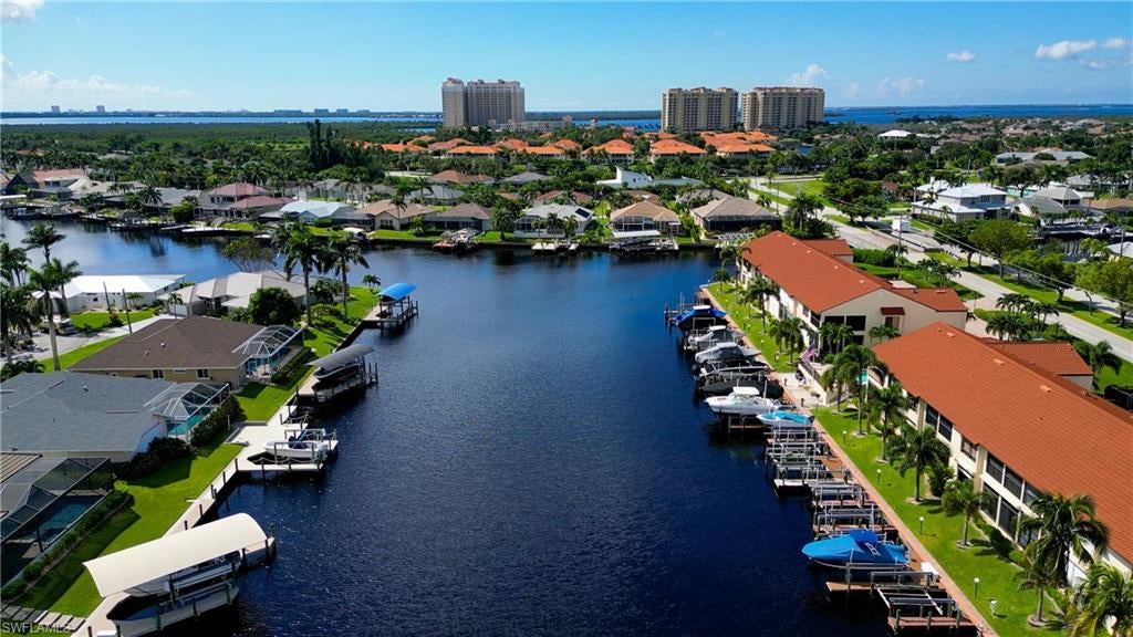 CAPSTAN CONDO - Residential
