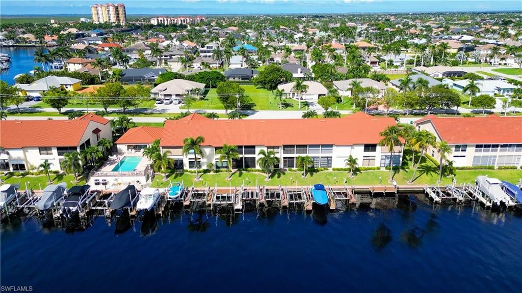 CAPSTAN CONDO - Residential