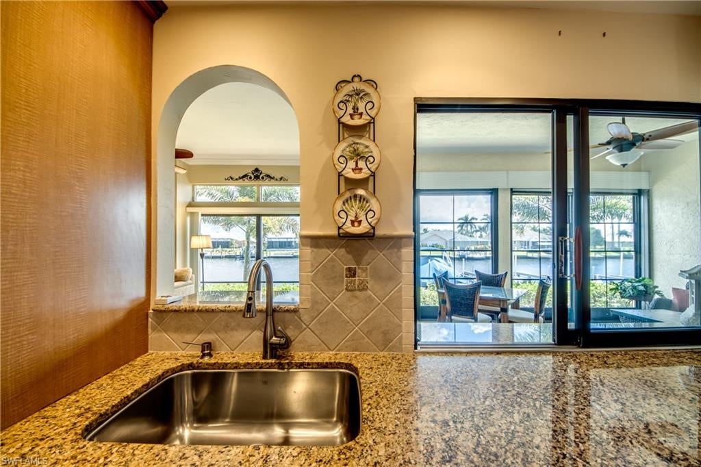 CAPSTAN CONDO - Residential