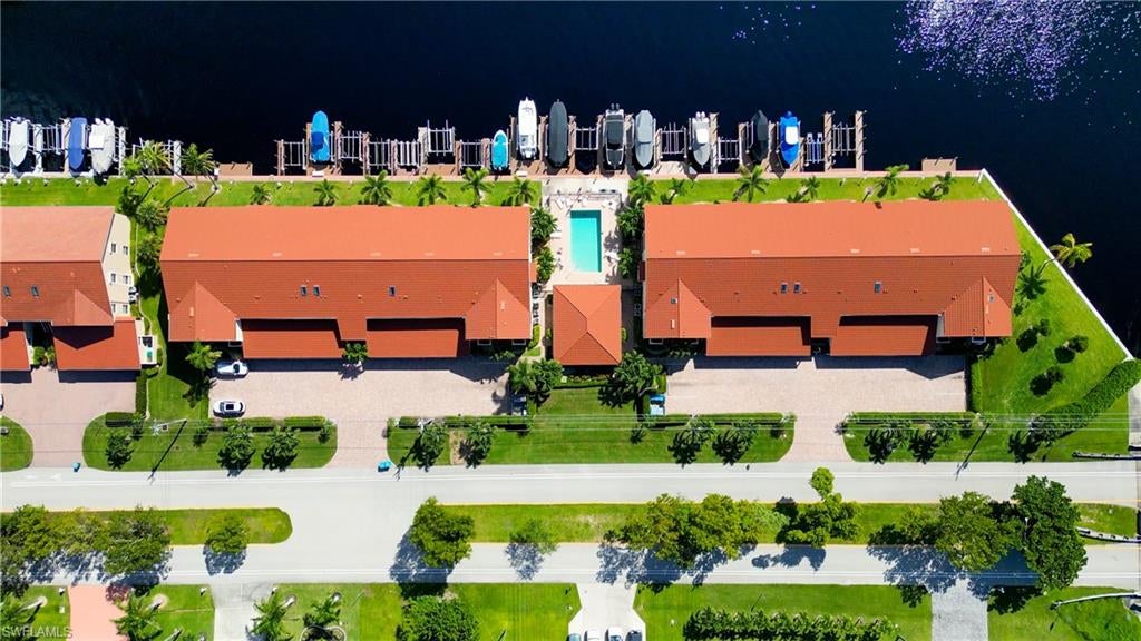 CAPSTAN CONDO - Residential