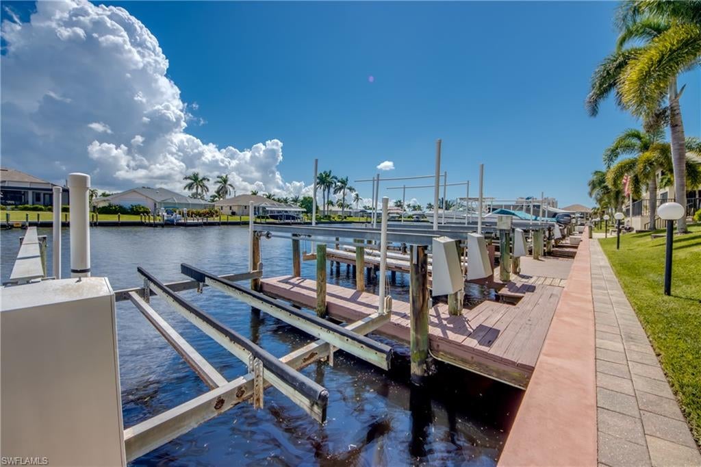 CAPSTAN CONDO - Residential