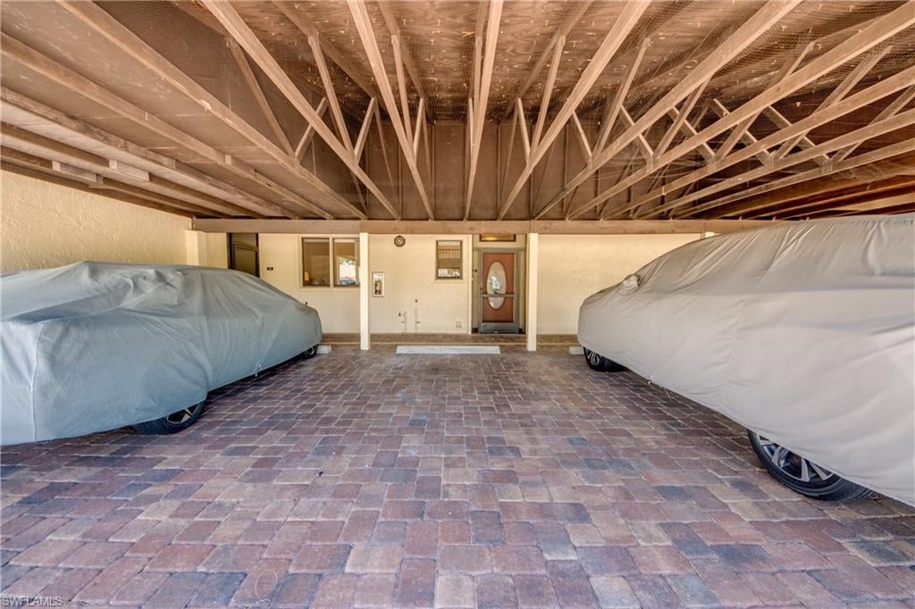 CAPSTAN CONDO - Residential
