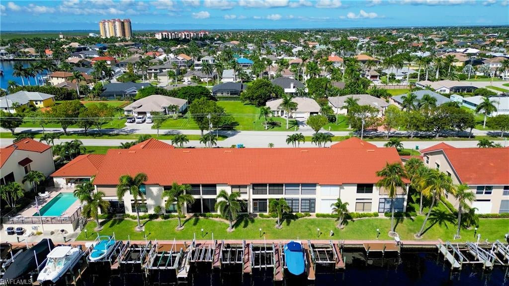 CAPSTAN CONDO - Residential