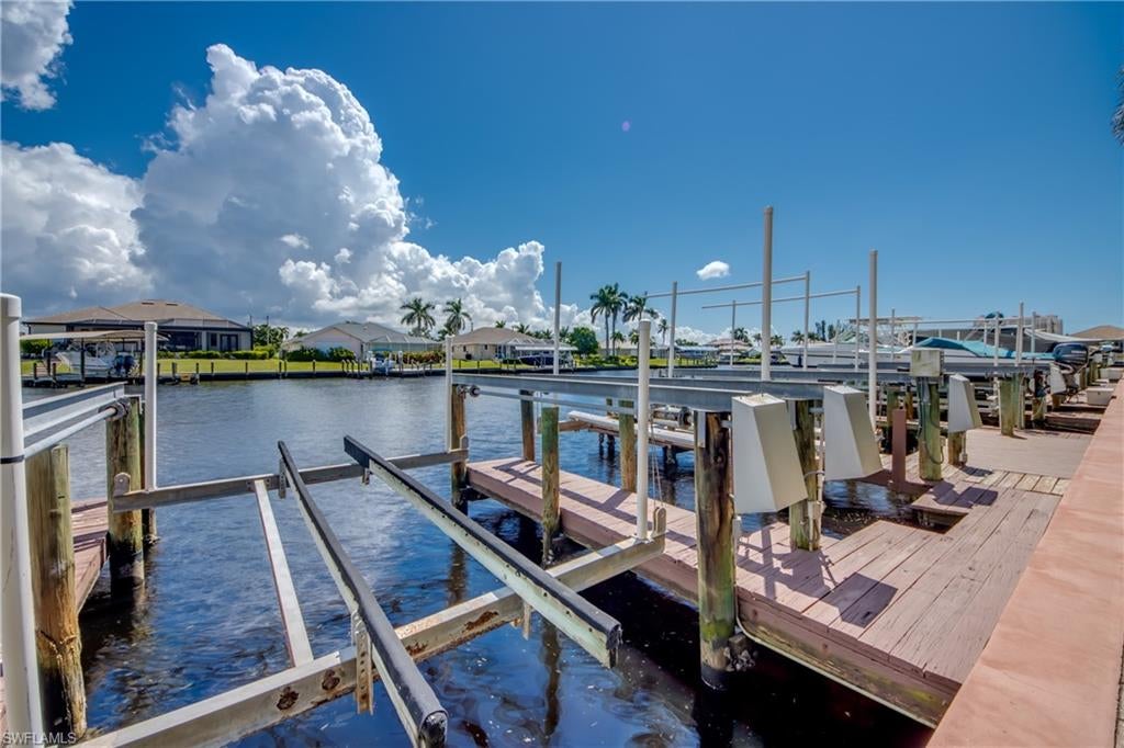 CAPSTAN CONDO - Residential