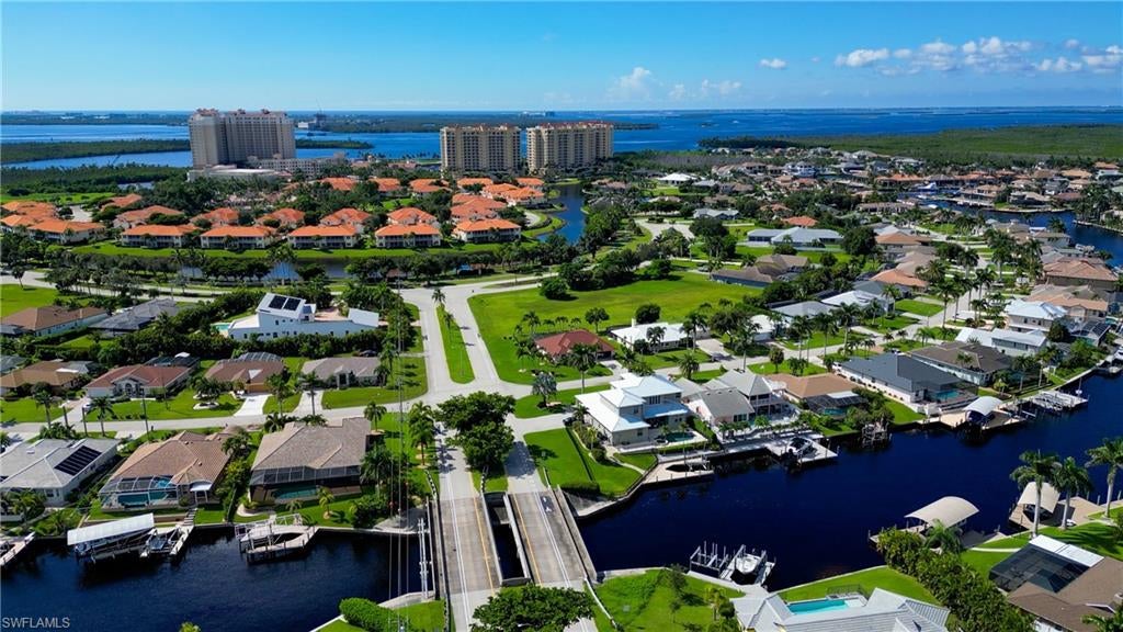 CAPSTAN CONDO - Residential